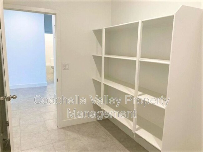 Building Photo - 11702 E Crescent St