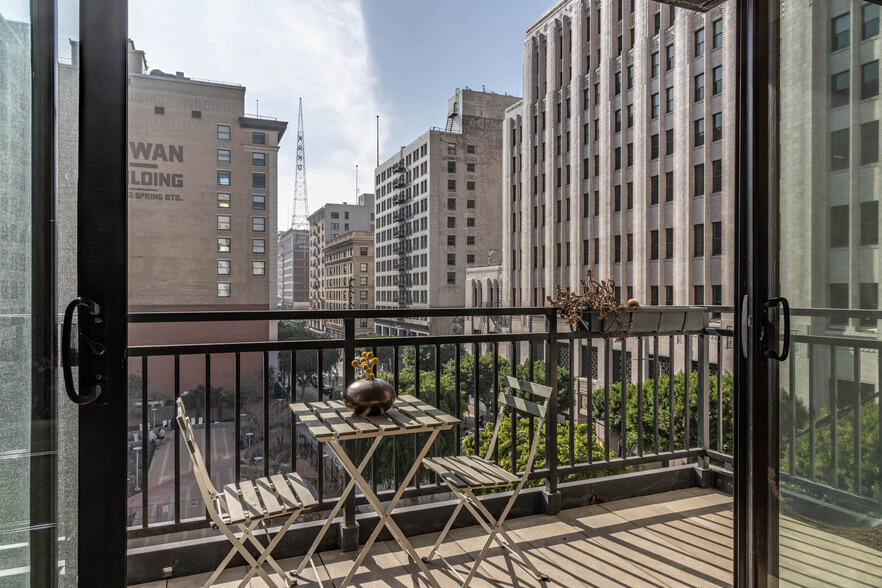 Balcony #1 - pan right - 416 S Spring St