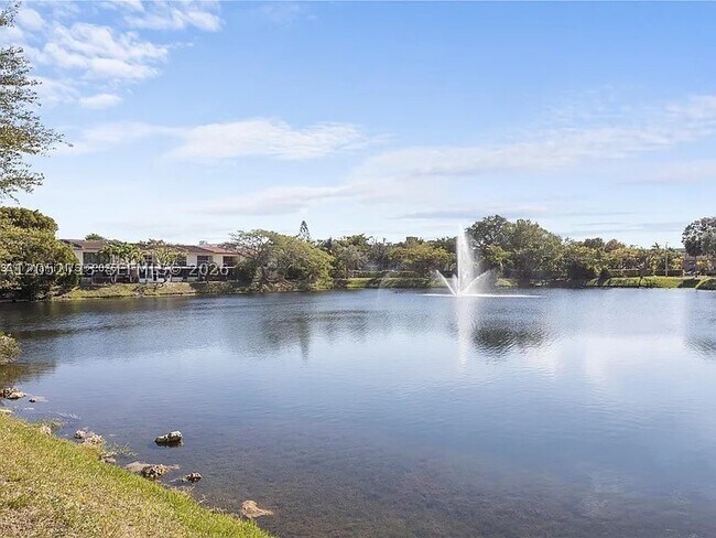 Building Photo - 14293 Kendale Lakes Dr