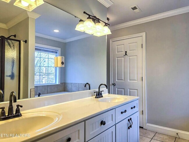 Building Photo - 12469 Daisywood Dr