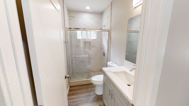 Building Photo - 4BD/2BA, POOL!!