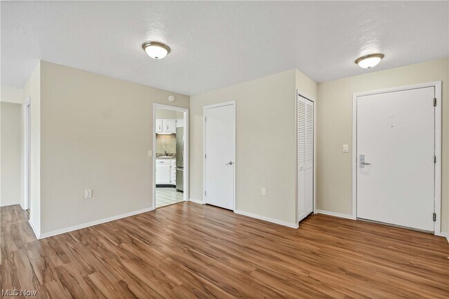 Building Photo - 12550 Lake Ave