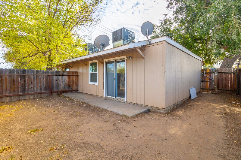 Building Photo - 1517 Nogales St