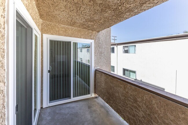 Building Photo - ? Spacious 2 Bed, 2 Bath in Prime Glendale...