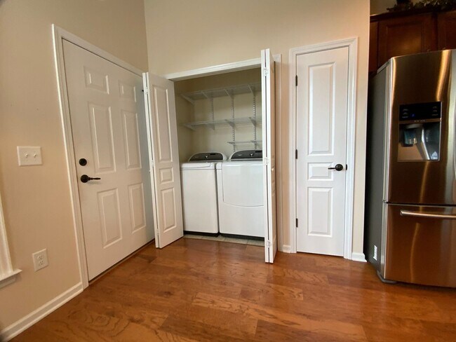 Building Photo - Move in ready in a wonderful Active 55+ Ad...