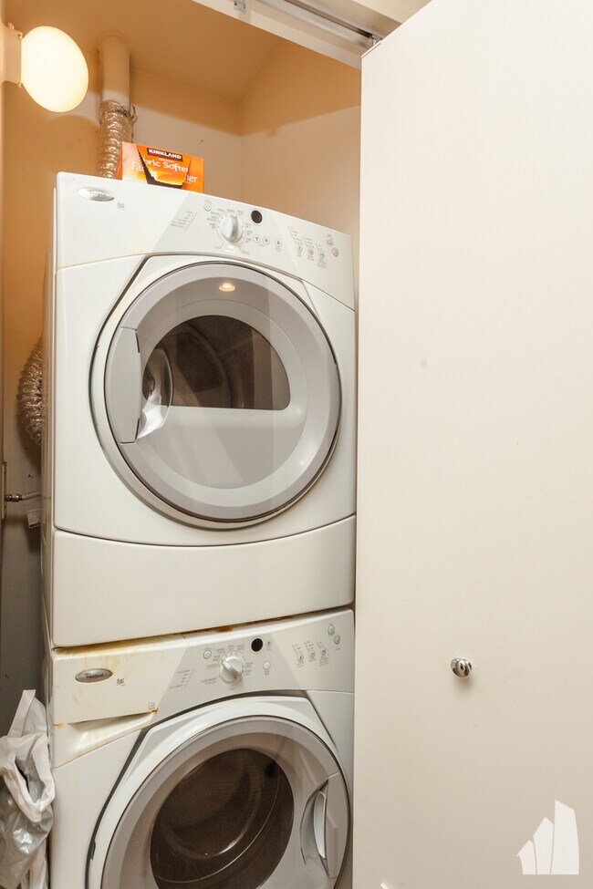 Building Photo - 648 W 16th St