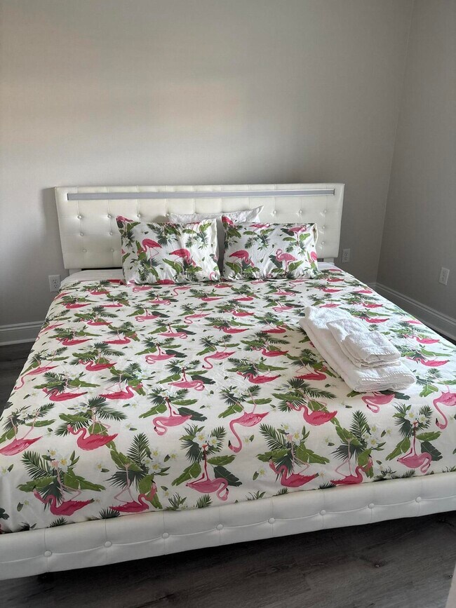 Building Photo - 5374 Highview Dr