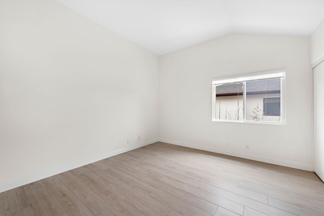 Building Photo - 8 Via Jazmin