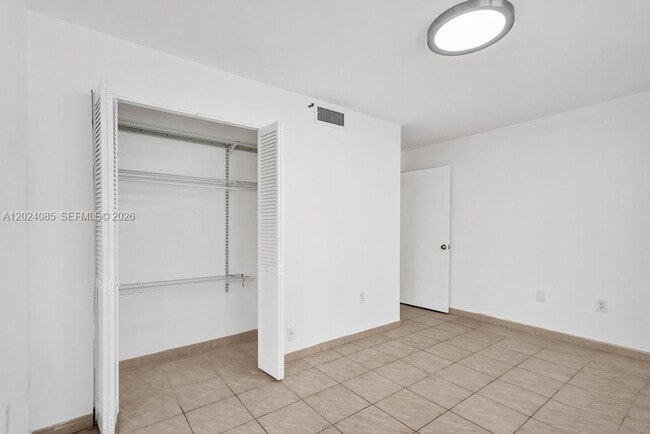 Building Photo - 1623 Collins Ave