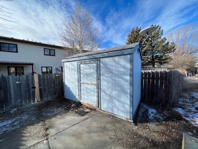 Building Photo - 3 Bedroom, 1.5 Bath Townhome W/ Attached S...
