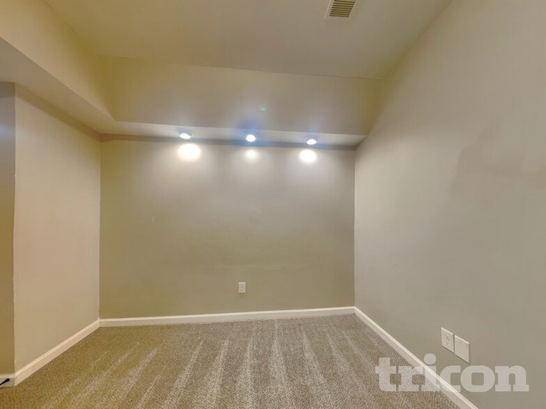 Building Photo - 222 Sawgrass Way