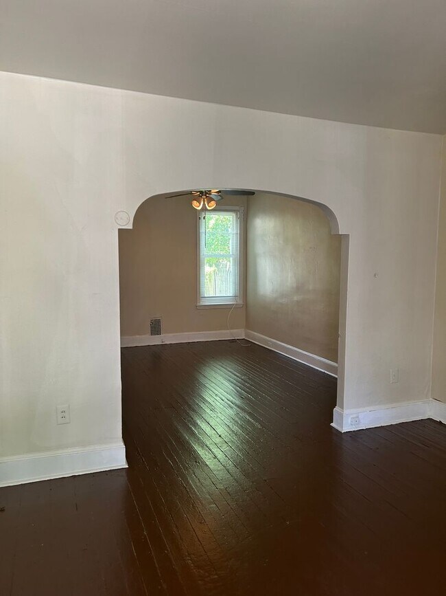 Building Photo - Germantown 2BR w/porch and yard