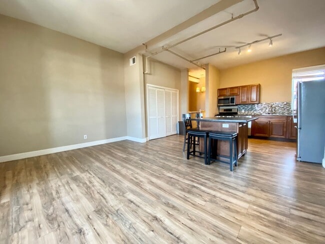 Building Photo - 1305 Allegheny Ave