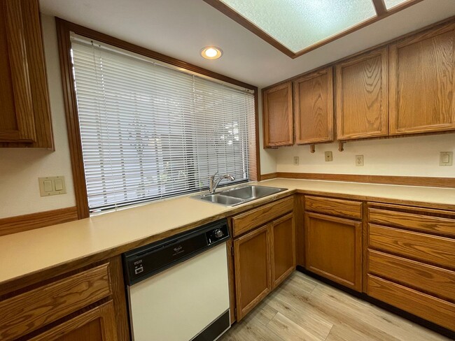 Building Photo - 2Bd/2Ba Unit Located in a Lovely Private Neighborhood in Happy Valley ~ Detached Garage, Washer &...