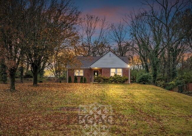 Building Photo - 719 Woodmere Dr