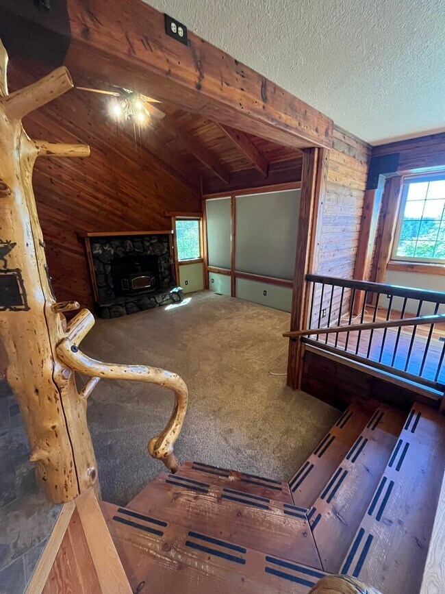 Building Photo - Custom Rustic 4-Bdr on beautiful 5 acres with Greenhouse in Sisters!