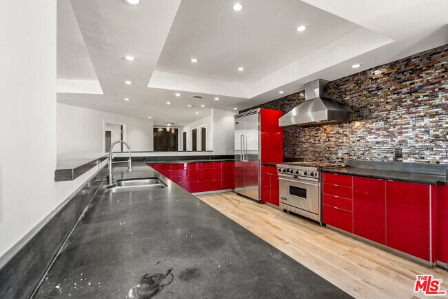 Building Photo - 4460 Wilshire Blvd