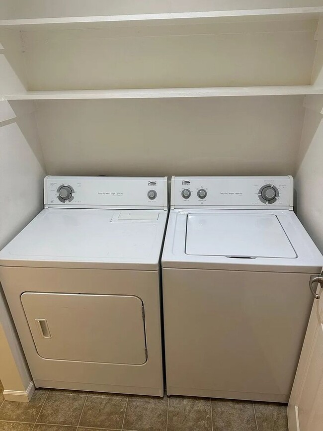 Building Photo - 316 S Marion St