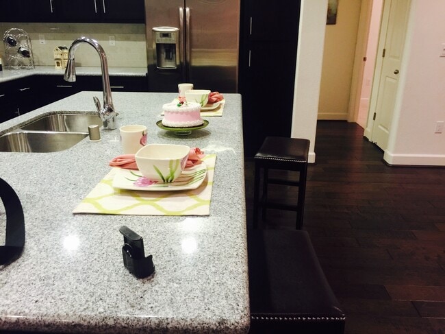 island kitchen - 284 Currlin Cir