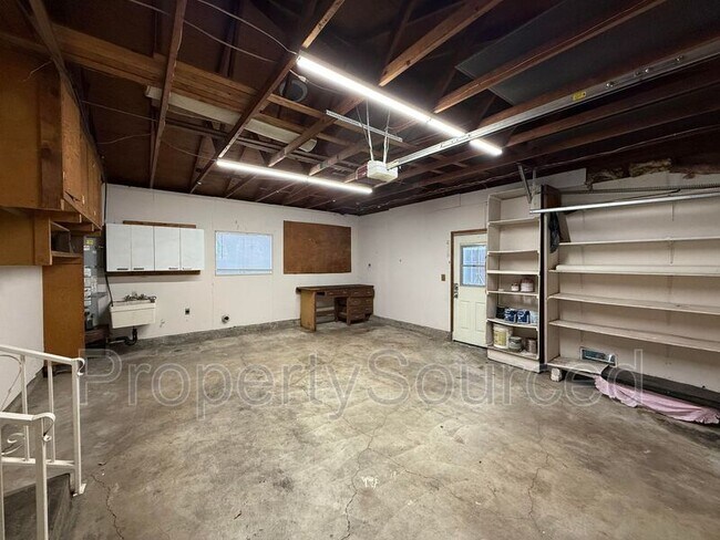 Building Photo - 6138 Greenfield Ln