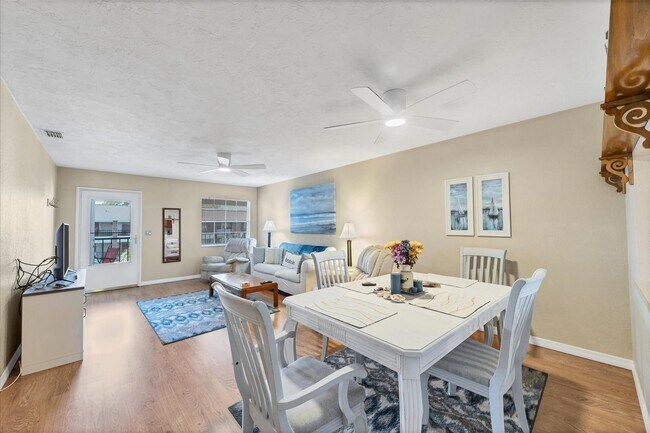 Building Photo - 1531 Placida Rd