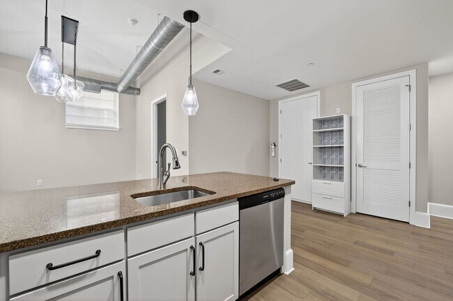 Building Photo - Available Now! 2 Bed // 2 Bath in Bloomingdale / Ledroit Park with Parking!