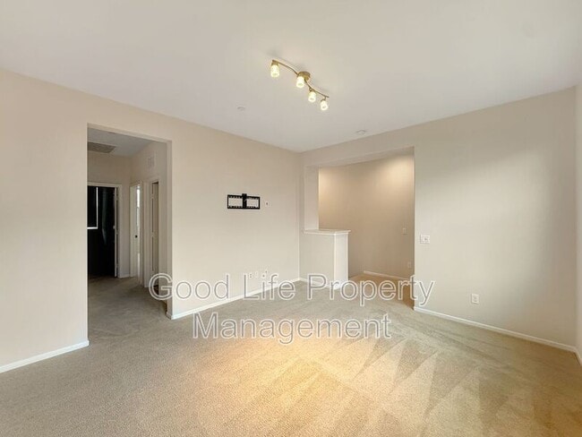 Building Photo - 1035 Calle Deceo