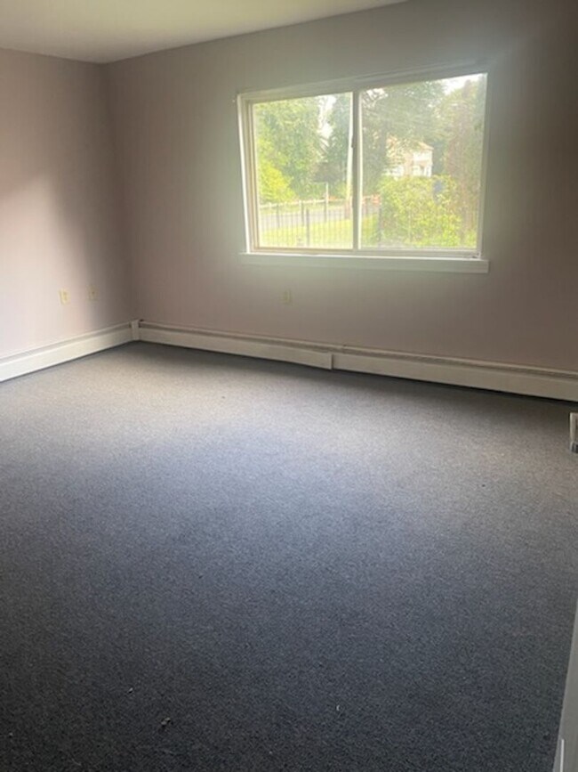 Building Photo - 2 bed 1 bath