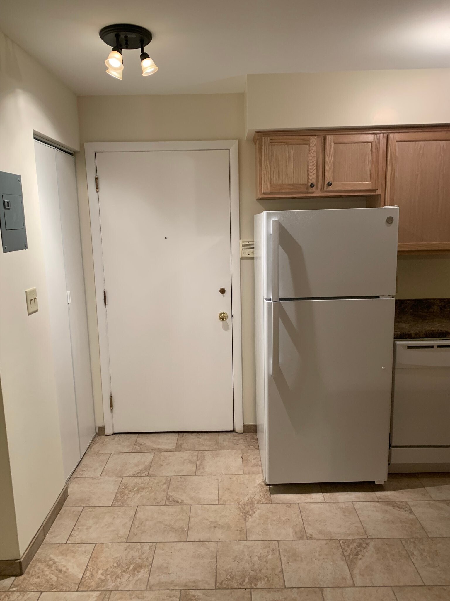 Building Photo - 689 Snelling Ave S