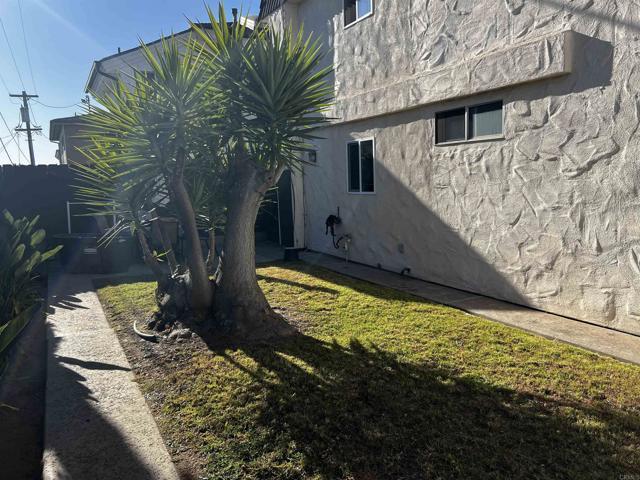 Building Photo - 159 Redwood Ave