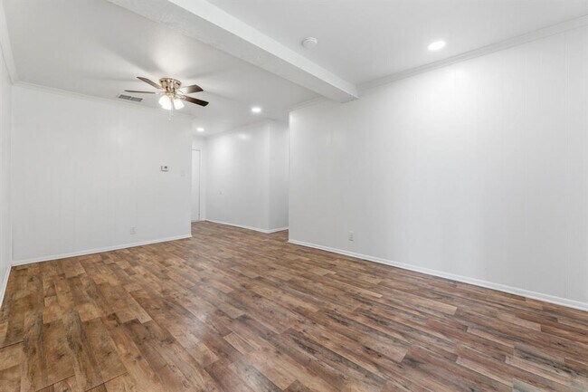 Building Photo - 6601 Stonleigh Pl