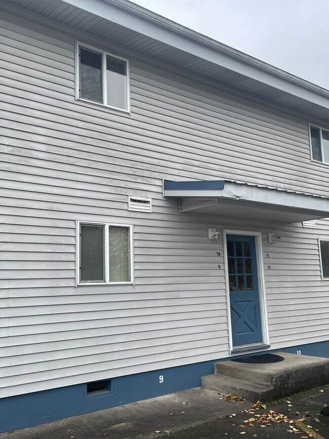 Building Photo - 32000 Pineway Rd