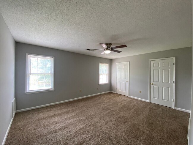 Building Photo - 5011 Pheasant Run Ln