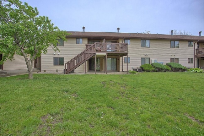 Building Photo - 2 Bedroom, 1.5 Bathroom Condo (AVAILABLE S...