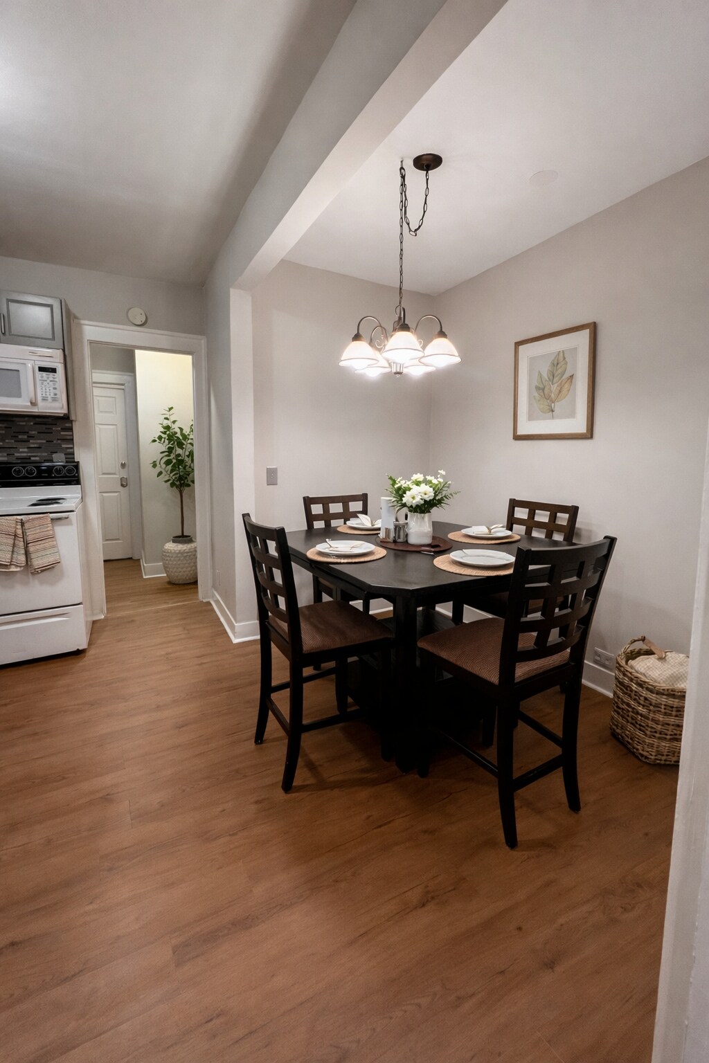 Kitchen (eat in) - 2077 Cascade Rd SW