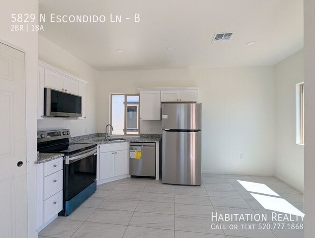 Building Photo - 5829 N Escondido Ln