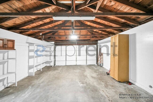 Building Photo - 2335 Logan St