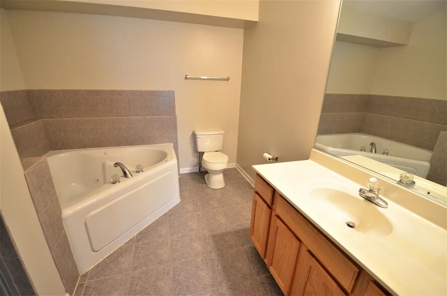 Building Photo - 2227 Waterleaf Ct