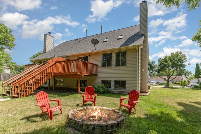 Building Photo - 211 Lorien Ct