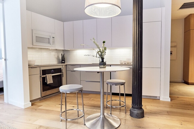 Building Photo - 121 Middle St