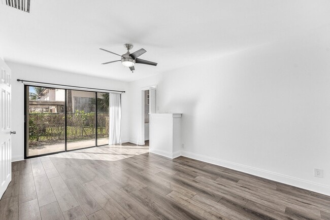 Building Photo - 500 NE 48th St