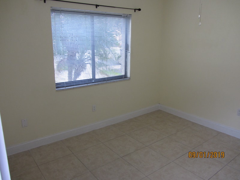 Building Photo - 10740 SW 142nd Ave