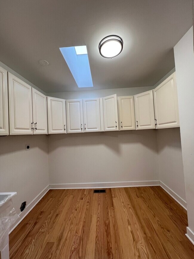 Building Photo - 1545 Winnetka Rd