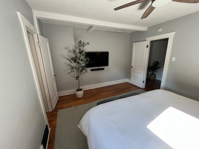 Building Photo - 933 Harrison St