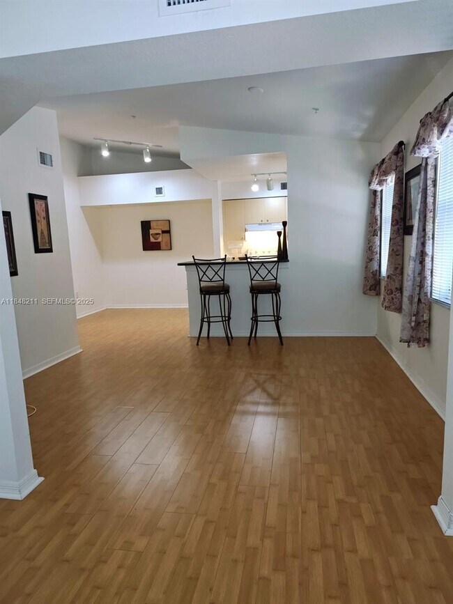 Building Photo - 2586 Centergate Dr