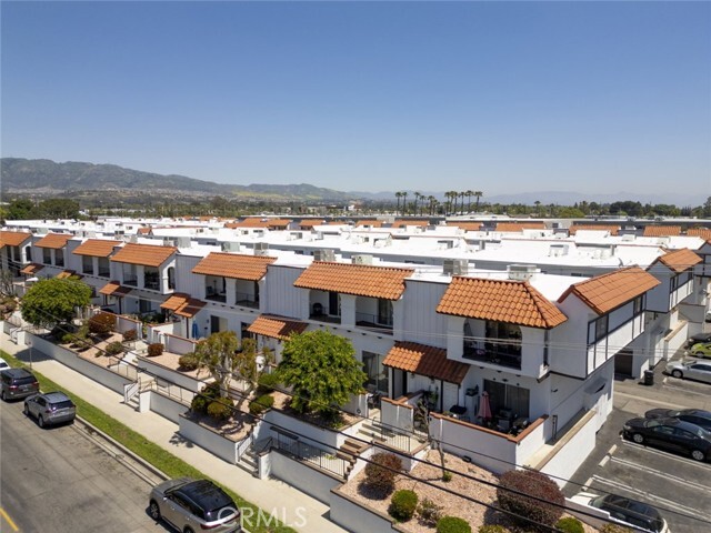 Building Photo - 10030 Owensmouth Ave