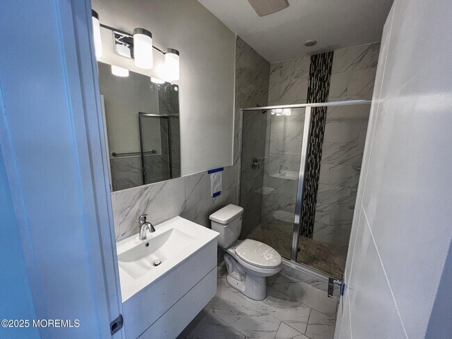 Building Photo - 521 Lake Ave