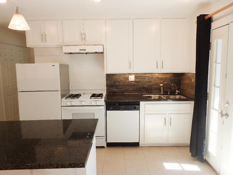 Building Photo - 1662 Stanmore Dr