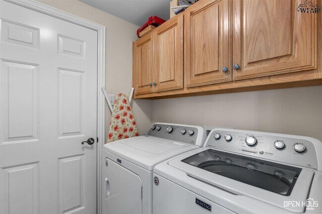 Building Photo - 2804 S Shepherds Glen