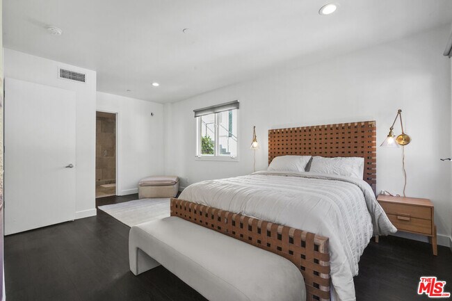 Building Photo - 9842 Portola Dr